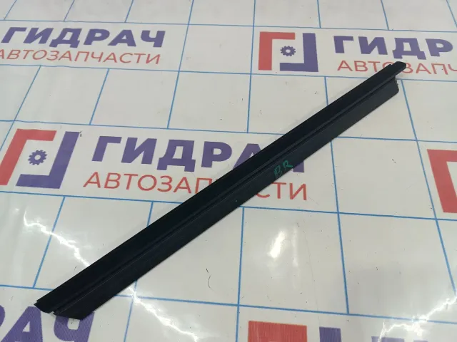 Уплотнитель стекла двери заднего правого Mercedes-Benz GLK (X204) 2047351465