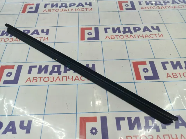 Уплотнитель стекла двери переднего правого Mercedes-Benz GLK (X204) 2047251465