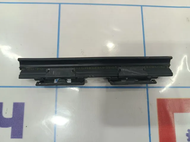 Уплотнитель стекла двери задней левой Mercedes-Benz GLK (X204) 2047301124
