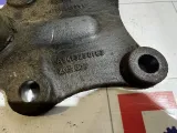 Кронштейн стойки стабилизатора правый Mercedes-Benz Axor A9413230163