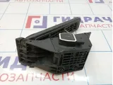 Педаль газа Mercedes-Benz E-Class 200 (W212) A2043000204