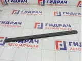 Уплотнитель стекла заднего правого Mercedes-Benz GL-класс A1647351165