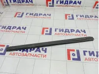 Уплотнитель стекла заднего правого Mercedes-Benz GL-класс A1647351165