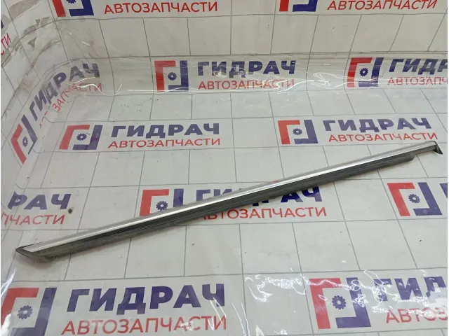Накладка стекла глухого заднего левого Mercedes-Benz GL-класс A1646903180