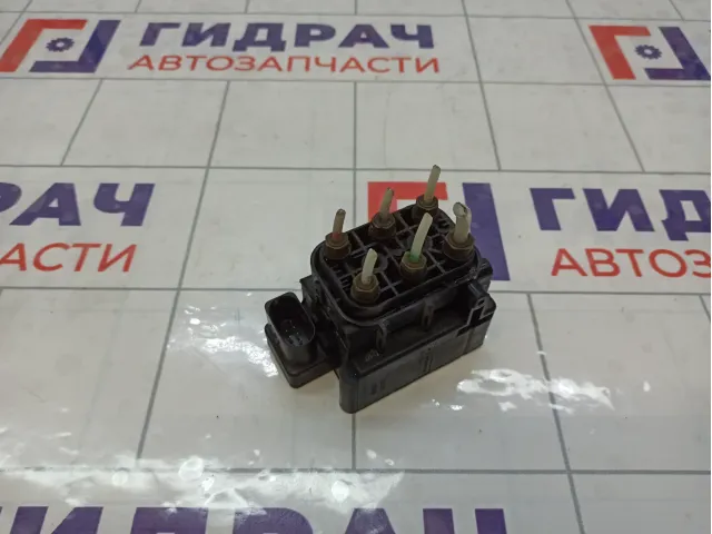Блок клапанов пневмоподвески Mercedes-Benz GL-класс A2513200058