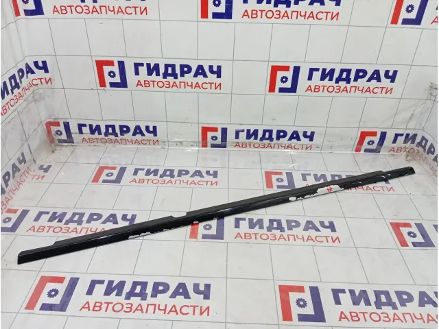 Накладка стекла заднего правого Mercedes-Benz GL-класс A1667351465