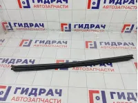Уплотнитель стекла переднего левого Mercedes-Benz GL-класс A1667250365