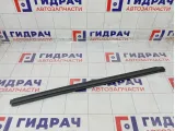 Уплотнитель стекла переднего правого Mercedes-Benz GL-класс A1667250465