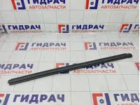 Уплотнитель стекла переднего правого Mercedes-Benz GL-класс A1667250465