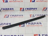 Уплотнитель стекла переднего правого Mercedes-Benz GL-класс A1667250465