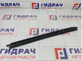 Уплотнитель стекла заднего правого Mercedes-Benz GL-класс A1667352400
