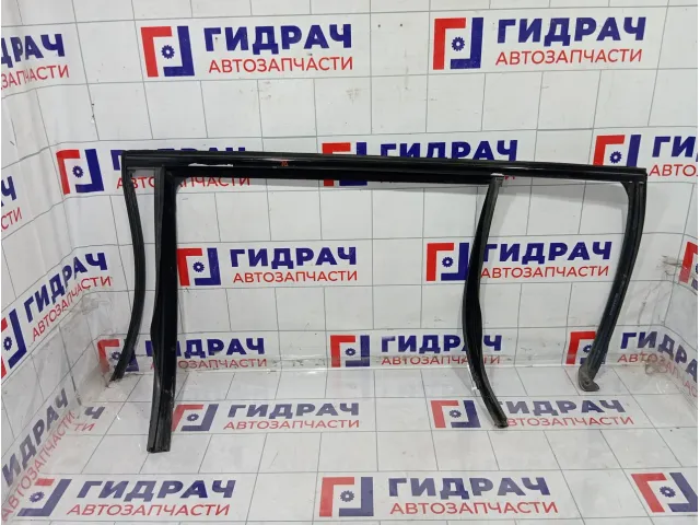 Уплотнитель стекла заднего левого Mercedes-Benz GL-класс A1667350325
