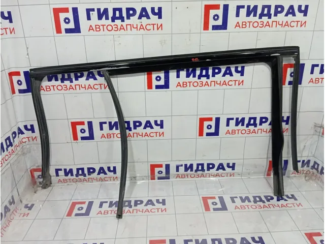 Уплотнитель стекла заднего правого Mercedes-Benz GL-класс A1667350425