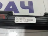 Уплотнитель стекла заднего левого Mercedes-Benz GL-класс A1667300324