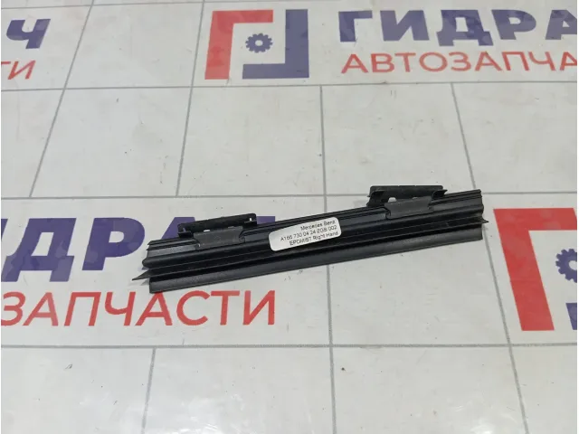 Уплотнитель стекла заднего правого Mercedes-Benz GL-класс A1667300424