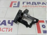 Крючок капота Mercedes-Benz GL-класс A2048800064