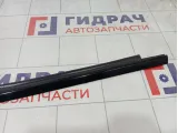 Накладка стекла глухого заднего правого Mercedes-Benz GL-класс A1666902280