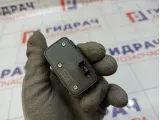 Кнопка закрывания багажника Mercedes-Benz GL-класс 2128210551
