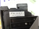 Замок двери передний левый Mercedes-Benz M-класс A1637202935
