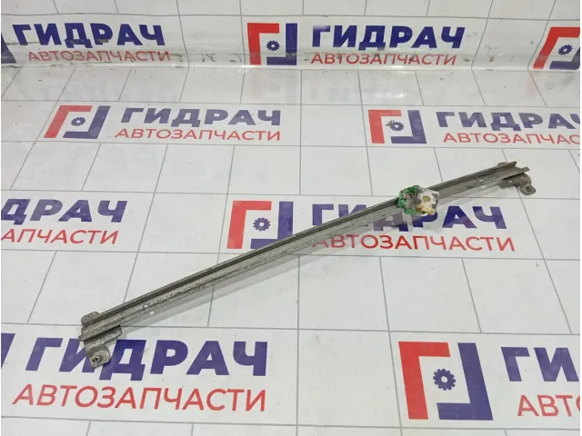 Направляющая стекла двери передняя правая Mercedes-Benz M-класс A1637200315