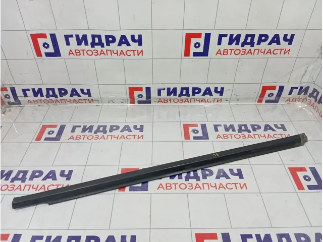 Накладка стекла переднего левого Mercedes-Benz M-класс A1637201324