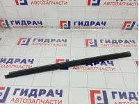 Уплотнитель стекла переднего правого Mercedes-Benz M-класс A1637201824