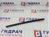 Уплотнитель стекла заднего правого Mercedes-Benz M-класс A1637300424