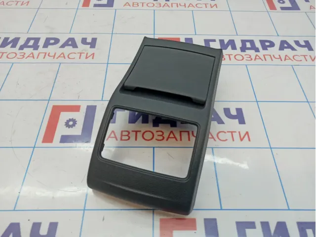Накладка центральной консоли задняя Mercedes-Benz CLA 200 (C117) 17668008109H68. Царапины.