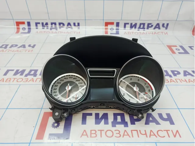 Панель приборов Mercedes-Benz CLA 200 (C117) 1179007500. Дефект антибликового покрытия.