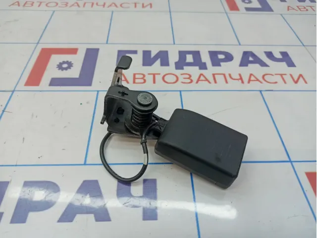 Ответная часть ремня безопасности задняя левая Mercedes-Benz CLA 200 (C117) 17686003699051. Царапина.