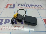 Ответная часть ремня безопасности задняя левая Mercedes-Benz CLA 200 (C117) 17686003699051. Царапина.