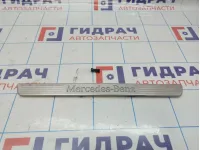 Накладка порога внутренняя передняя левая Mercedes-Benz CLA 200 (C117) 2466805300. Трещина.