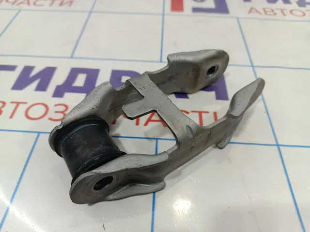 Кронштейн опоры двигателя правый Mercedes-Benz CLA 200 (C117) 2462400809.