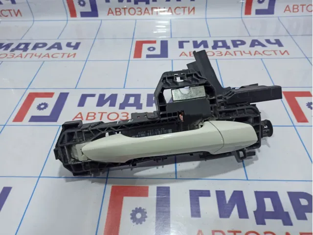 Ручка двери передней правой наружная Mercedes-Benz CLA 200 (C117) .
