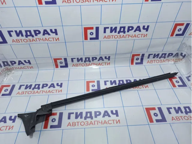 Уплотнитель стекла двери передней левой Mercedes-Benz CLA 200 (C117) 1177250165.