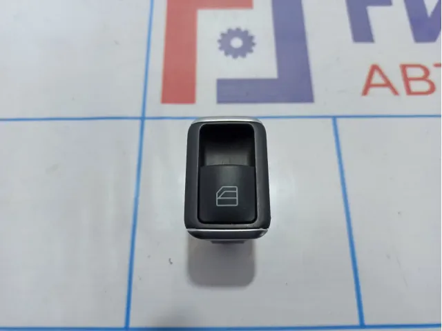 Кнопка стеклоподъемника Mercedes-Benz CLA 200 (C117) 2049058102.