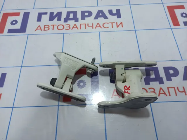 Петли двери передней правой Mercedes-Benz CLA 200 (C117) . Комплект.