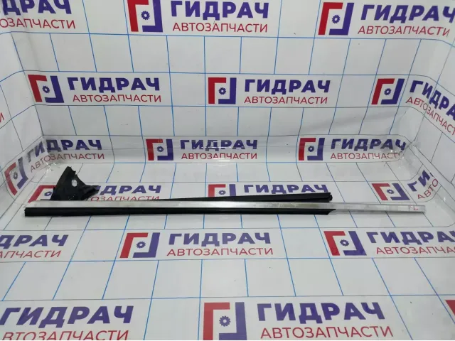Накладка стекла переднего левого Mercedes-Benz CLS-Class 500 (W219) 2197200124