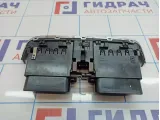 Дефлектор воздушный центральный Mercedes-Benz CLS-Class 500 (W219) 2198300054