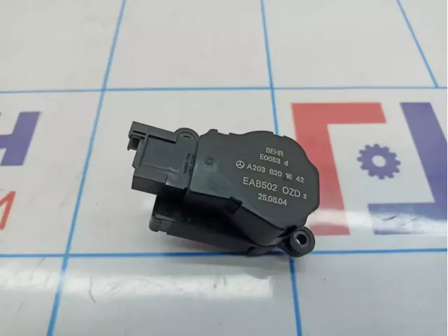 Моторчик заслонки отопителя Mercedes-Benz CLS-Class 500 (W219) 2038201642