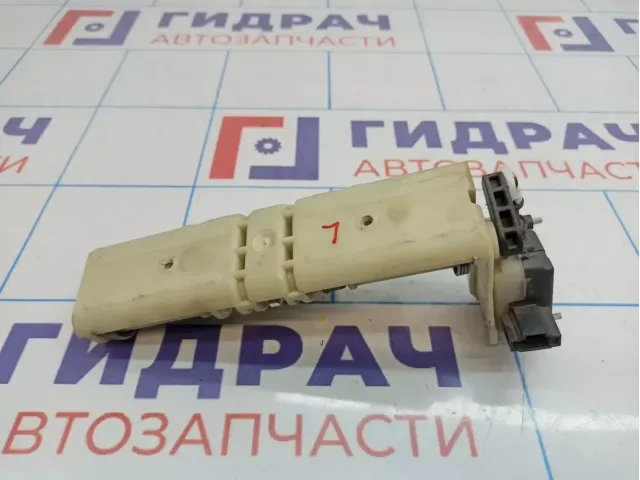 Направляющая подголовника заднего левого Mercedes-Benz CLS-Class 500 (W219) 2119700125