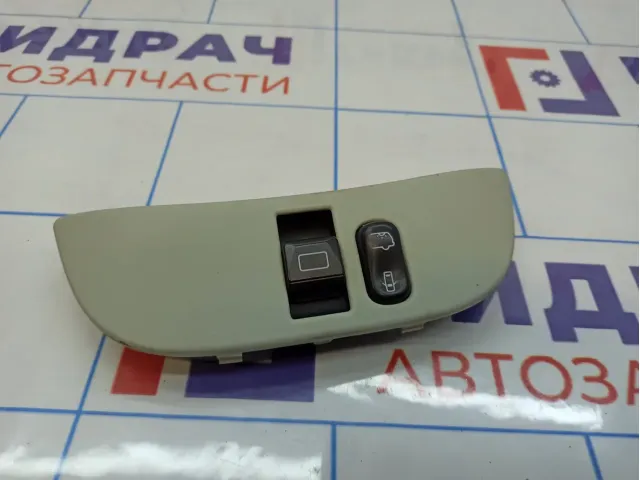 Кнопка открывания люка Mercedes-Benz ML55AMG (W163)