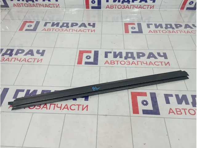 Уплотнитель стекла заднего левого Mercedes-Benz GL (X166) 1667351165