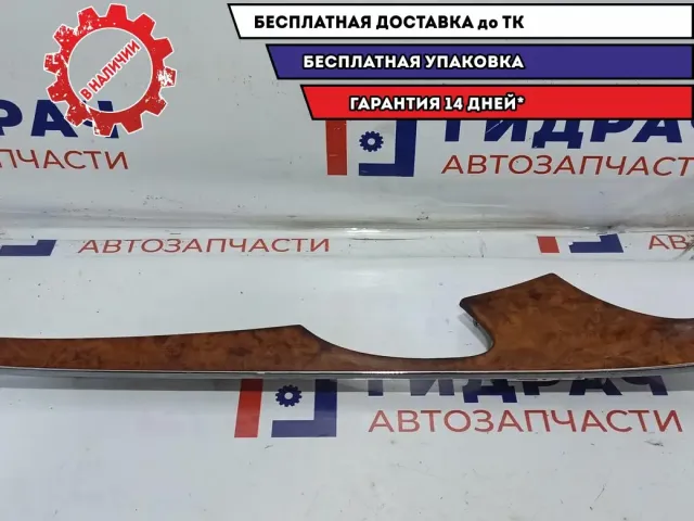 Накладка обшивки двери передней правой Mercedes-Benz W211 . Трещины на лаке.