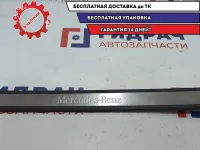 Накладка порога передняя правая Mercedes-Benz W211 2116801435. Внутренняя.