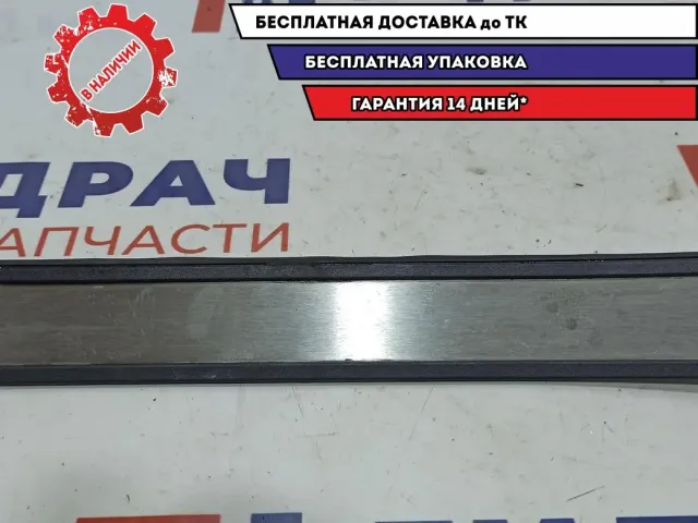 Накладка порога задняя правая Mercedes-Benz W211 2116801635. Внутренняя.