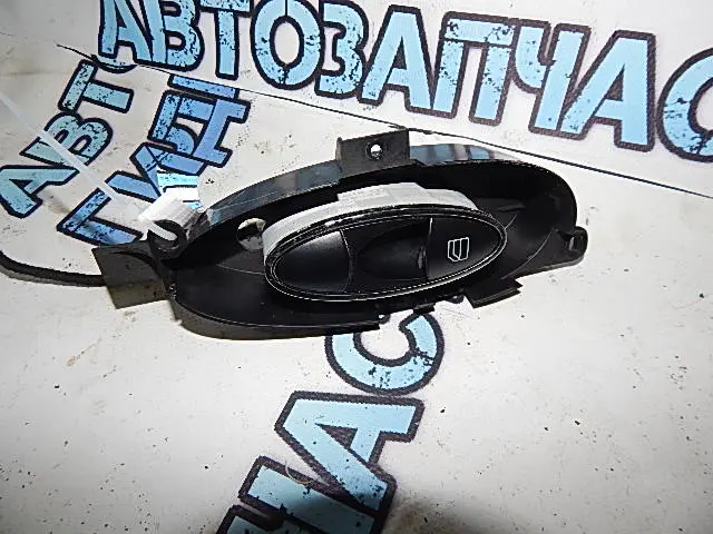 кнопка стеклоподъемника передней правой двери Mercedes-Benz  E-Class W211