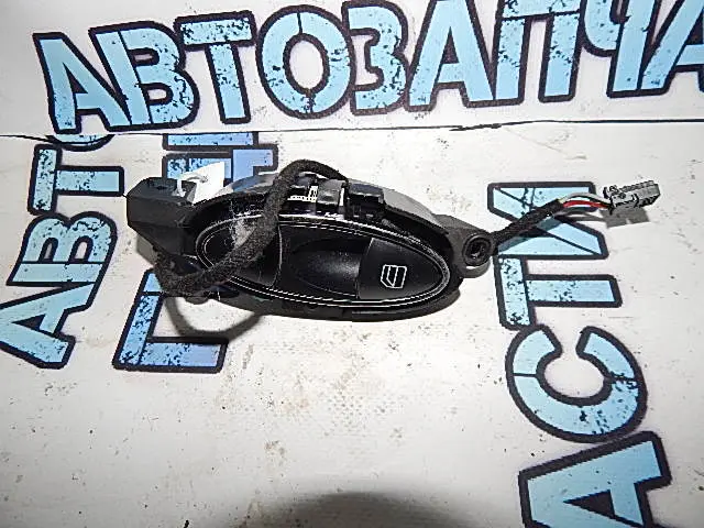 кнопка стеклоподъемника задней левой двери Mercedes-Benz  E-Class W211