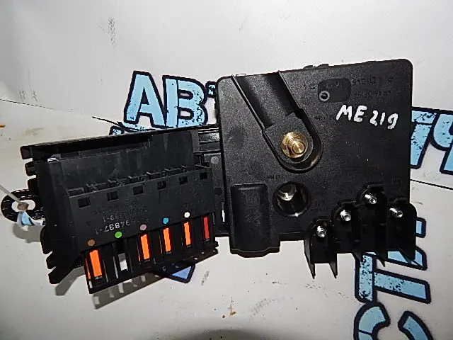 передний блок силовых предохранителей Mercedes-Benz  E-Class W211