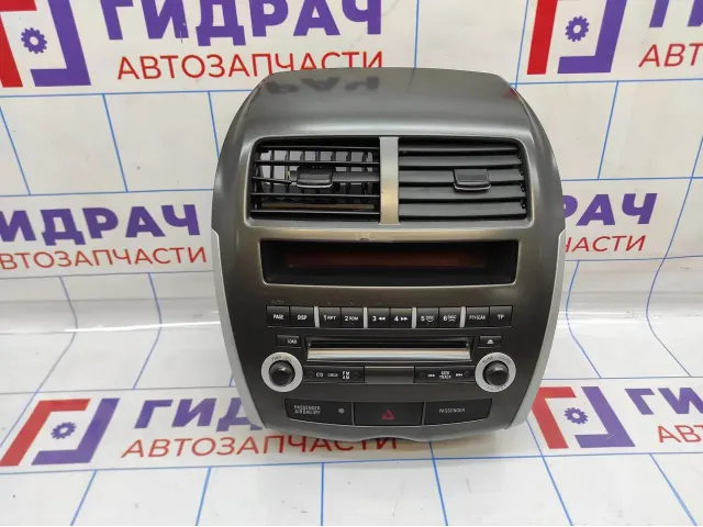 Магнитола Mitsubishi ASX 8002A920HA. Дефект.
